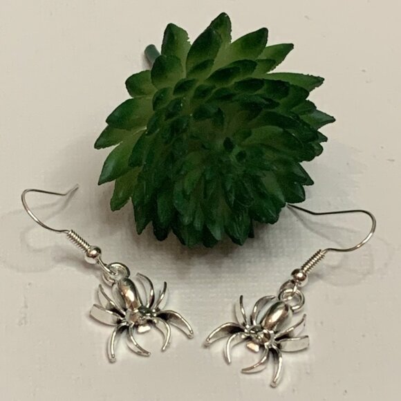 Spider Earring, Halloween Earring, Insect Earring, Arachnid Earring, Gift Idea - Picture 2 of 8